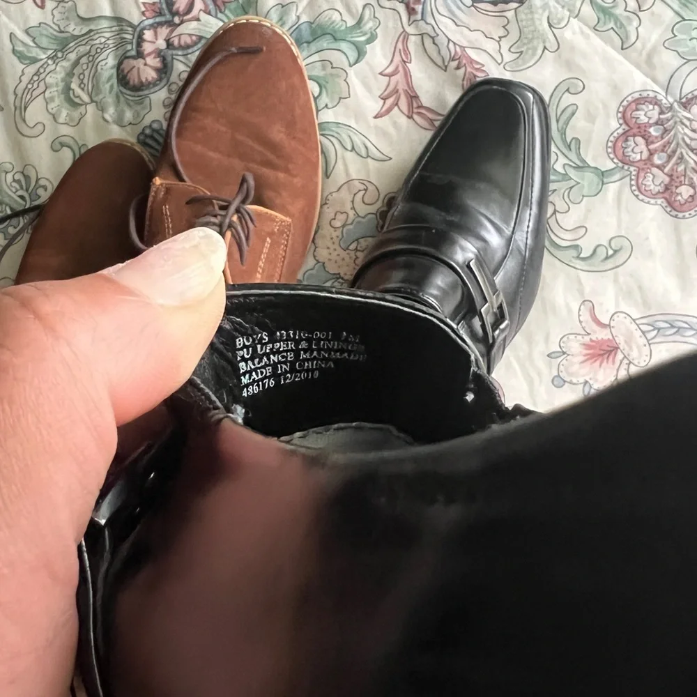 Stacy Adams polished staples